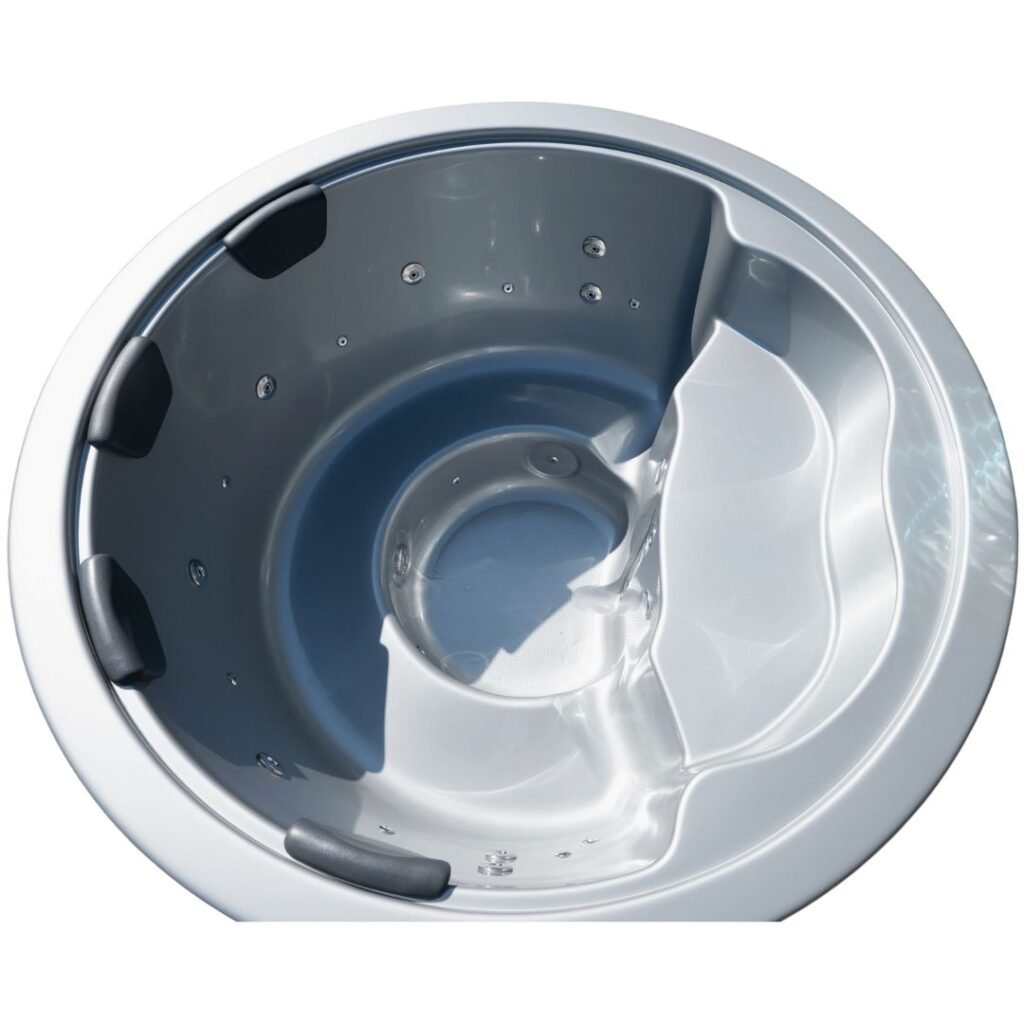 Acrylic interior hot tub with integrated heater Vilo Hot Tubs