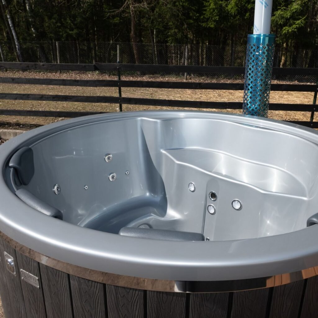 Acrylic interior hot tub with integrated heater Vilo Hot Tubs