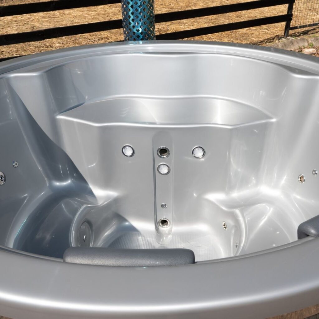 Acrylic interior hot tub with integrated heater Vilo Hot Tubs