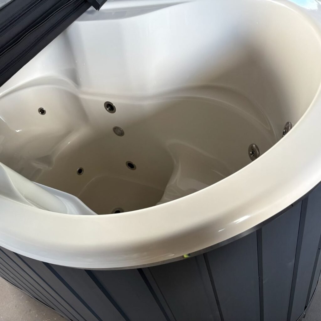 Hot Tub for 2 persons Vilo Hot Tubs Ofuro Nox