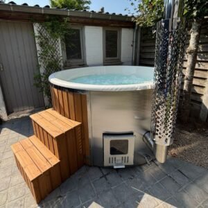 Ester hot tub with integrated heater Vilo Hot Tubs