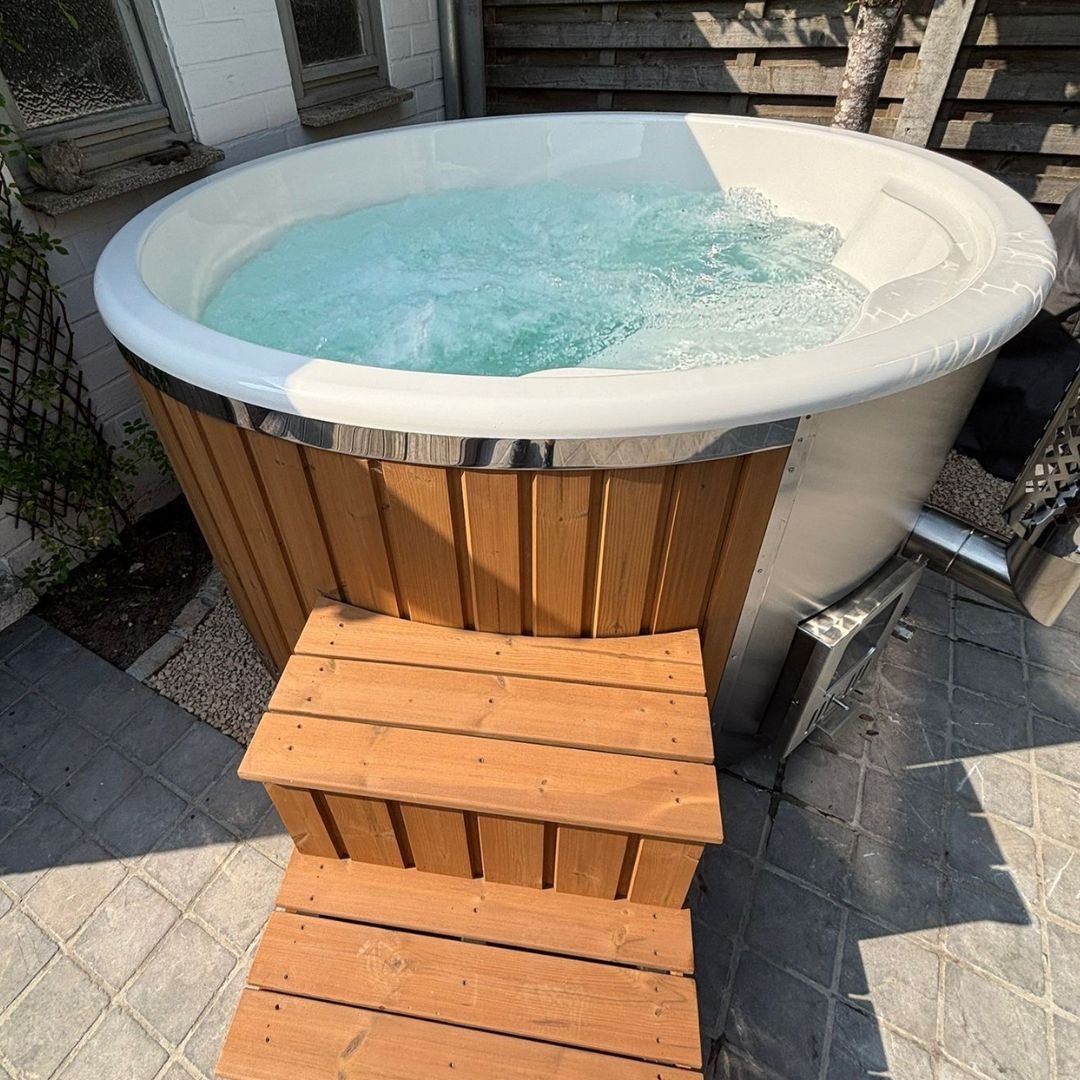 Ester hot tub with integrated heater Vilo Hot Tubs