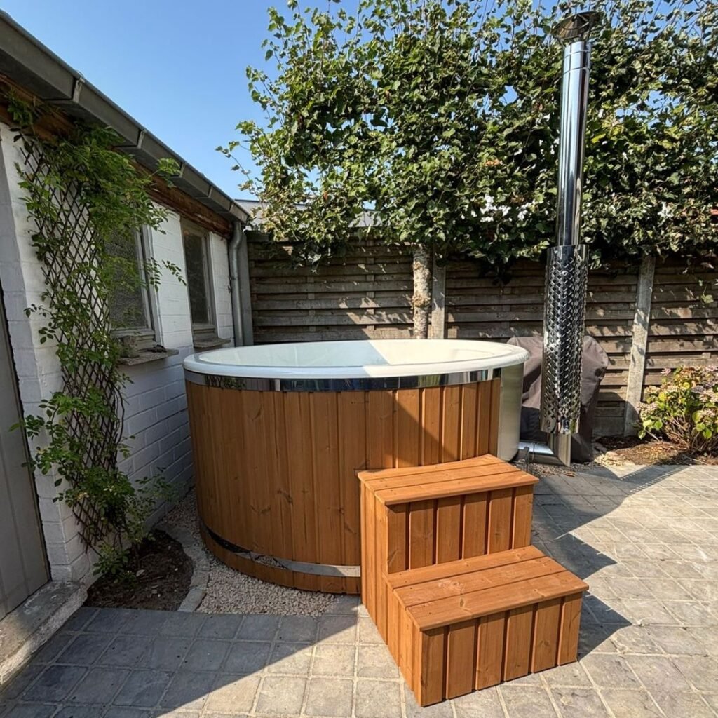 Ester hot tub with integrated heater Vilo Hot Tubs