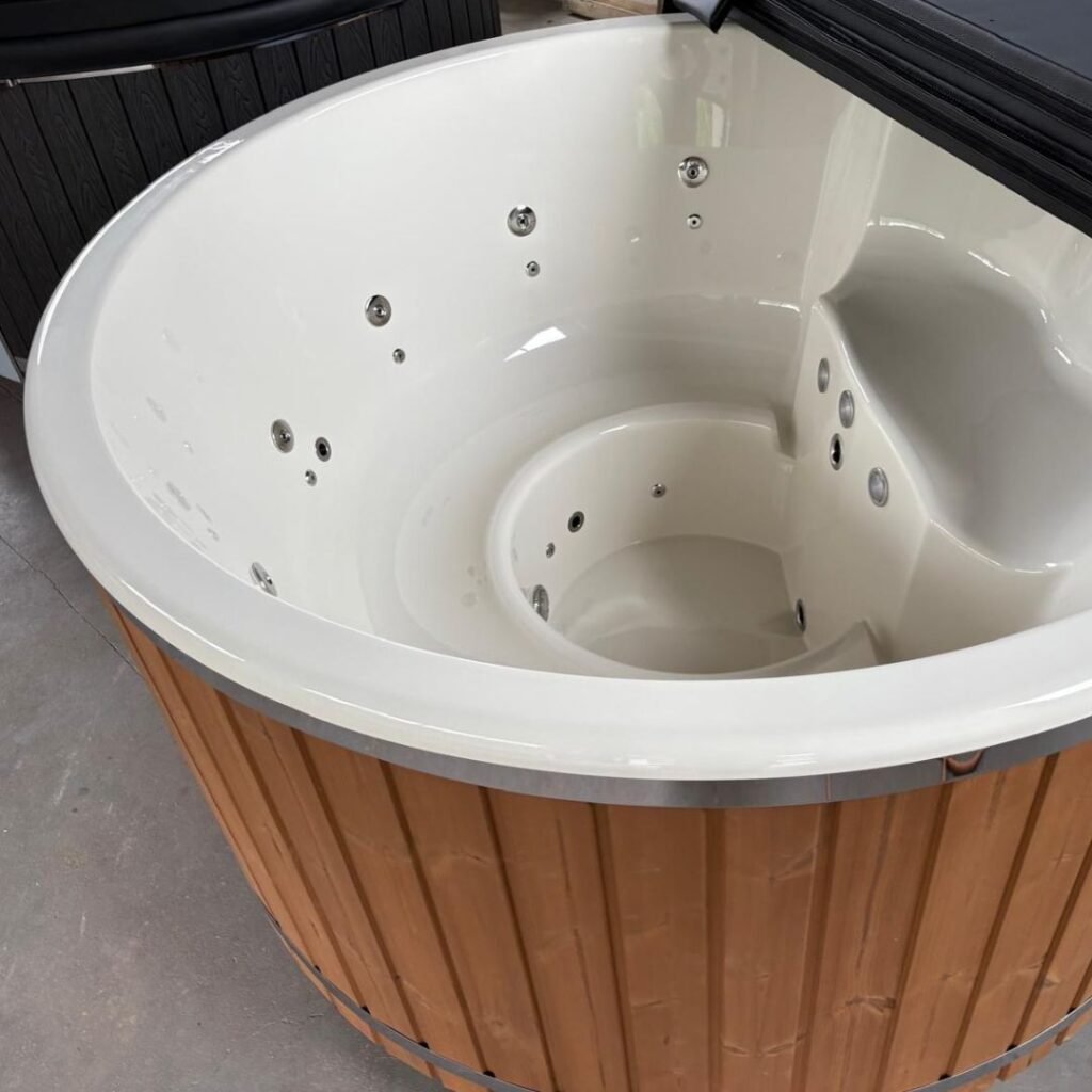 Ester hot tub with integrated heater Vilo Hot Tubs
