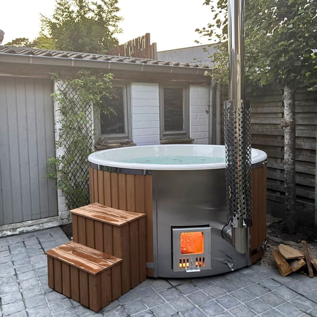 Ester hot tub with integrated heater Vilo Hot Tubs