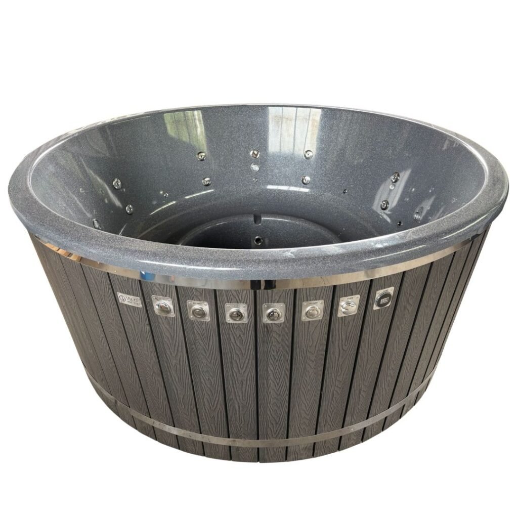 Luxe hot tub with external heater