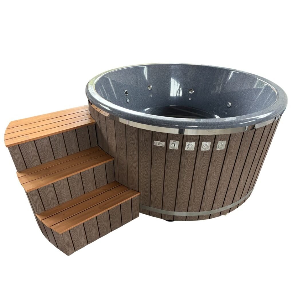 Medium size hot tub with integrated heater Vilo Hot Tubs