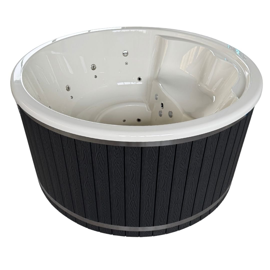 Leon hot tub with integrated heater Vilo Hot Tubs