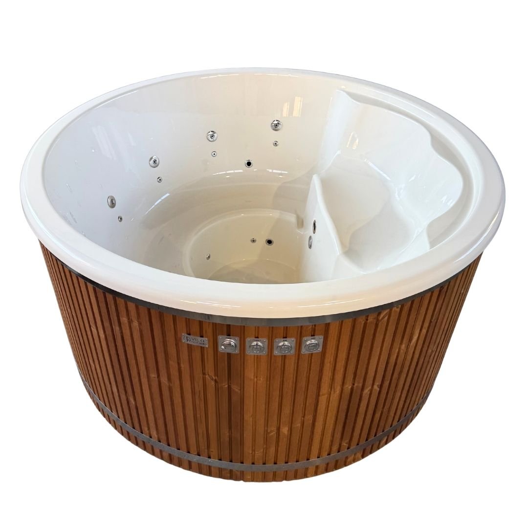 Vilo Hot Tubs Mandus hot tub with integrated heater
