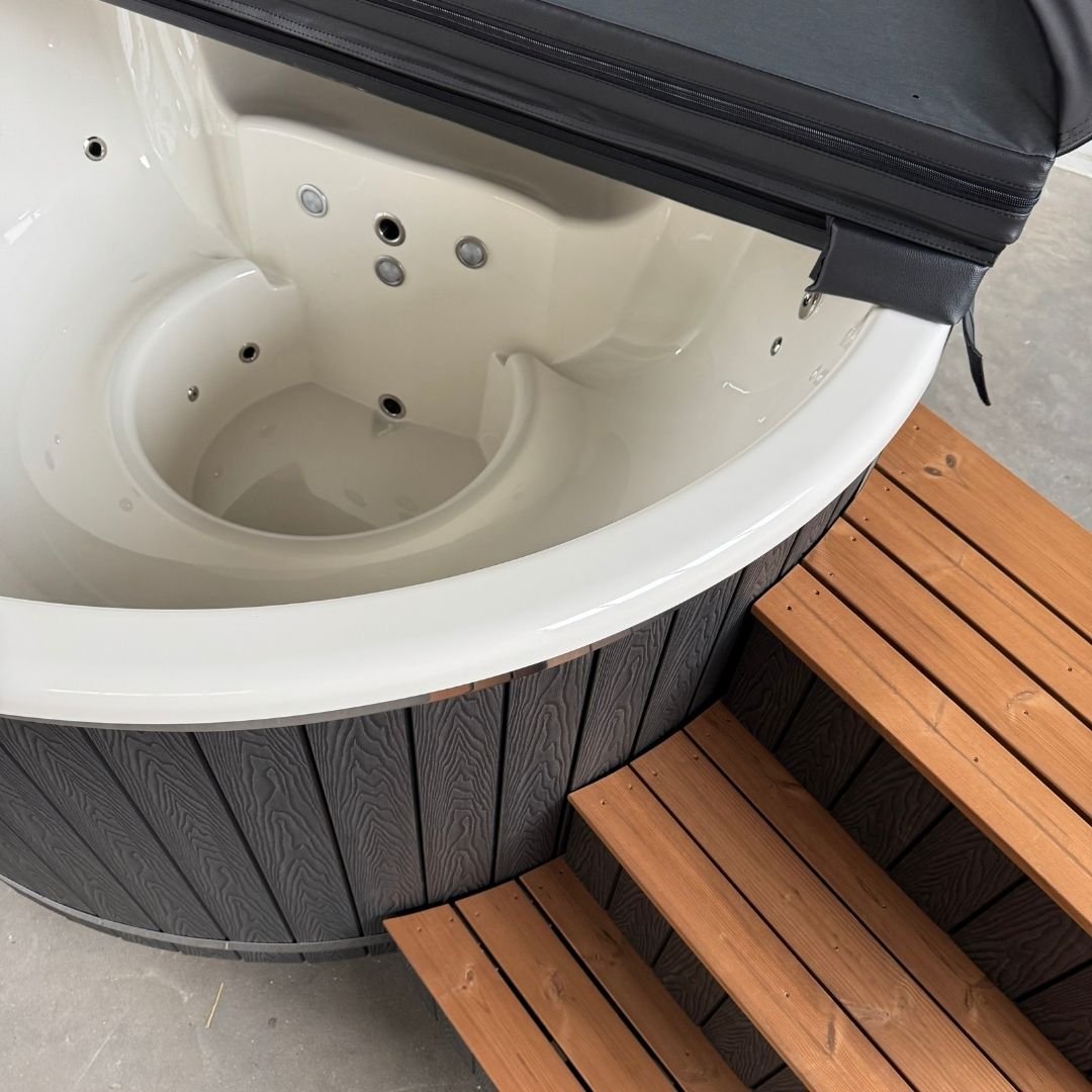 Vilo Hot Tubs Lennox hot tub with integrated heater