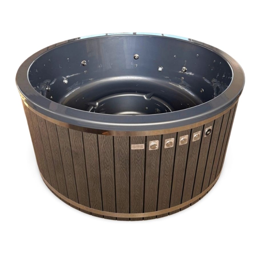 Acrylic hot tub with external heater_Vilo Hot Tubs