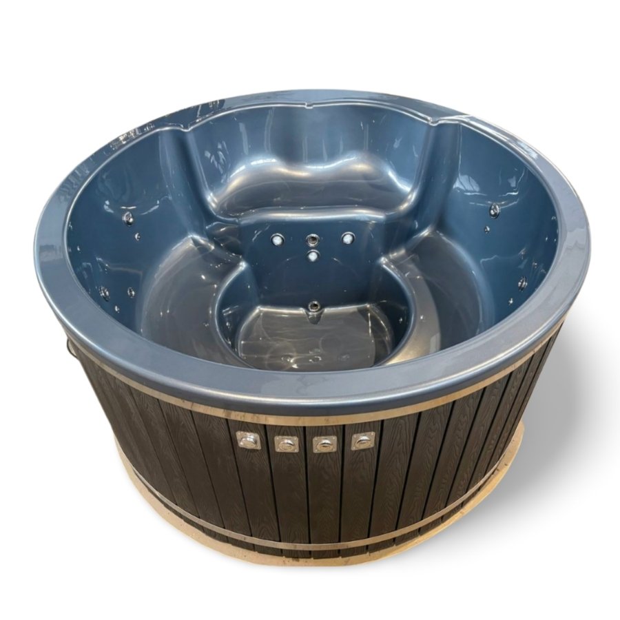Acrylic hot tub with integrated heater Vilo Hot Tubs