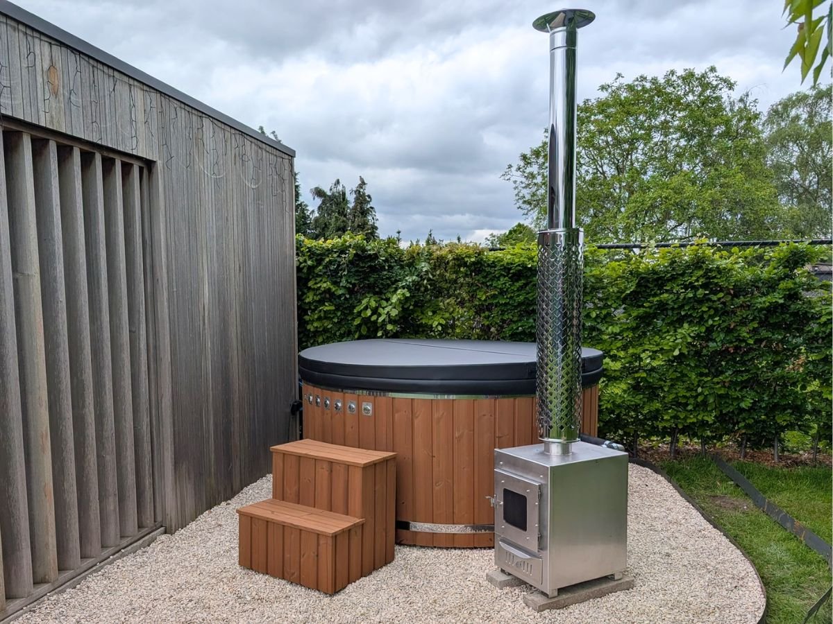 acrylic hottub with external heater