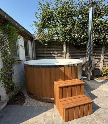 Ester hot tub with integrated heater Vilo Hot Tubs