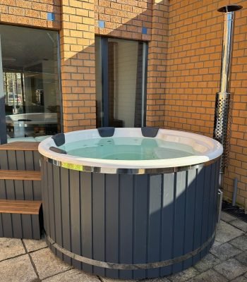 Medium size Timber Hot Tub_Vilo Hot Tubs